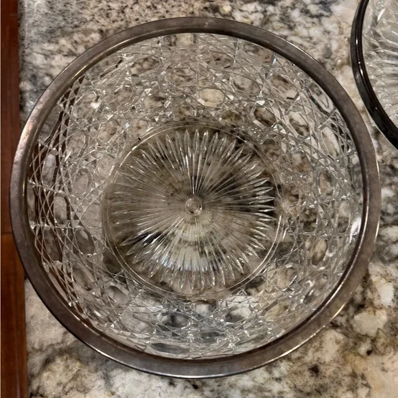 Cut Glass Starburst Serving Bowl- Clear Glass - Picture 2 of 5